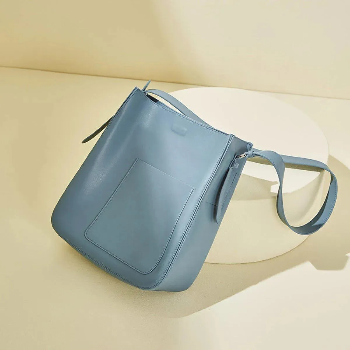 Large-Capacity Shoulder Bag With Magnetic Buckle