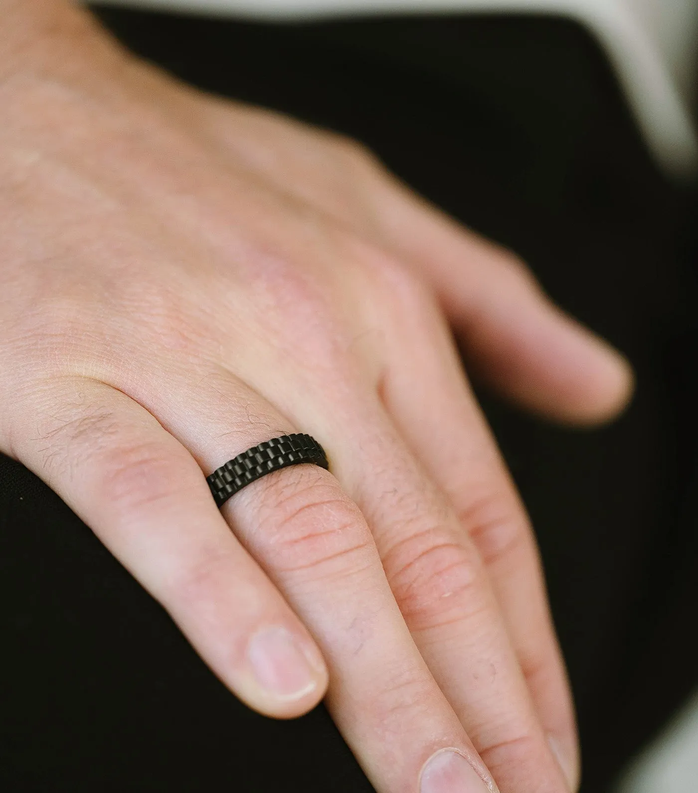 Nova Minimal Ring Black