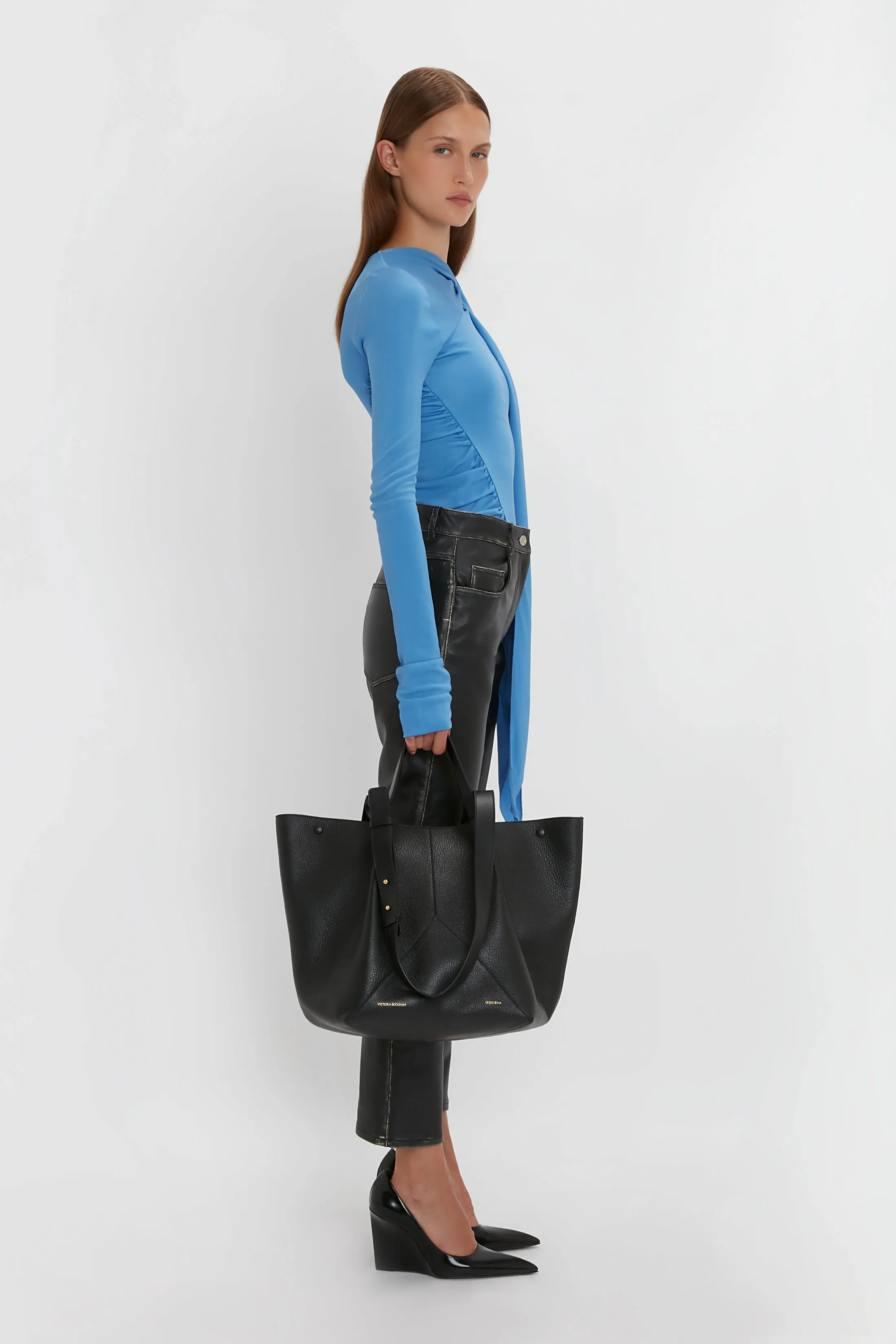 W11 Medium Tote Bag In Black Leather